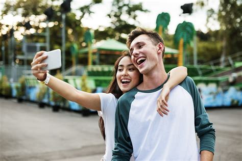 Dating teens - Tinder was the most popular dating app. Top reasons for app use were fun and to meet people. Very few users (4%) reported using apps for casual sex encounters, although many users (72% of men and 22% of women) were open to meeting a sexual partner with a dating app. Top concerns included safety and privacy.